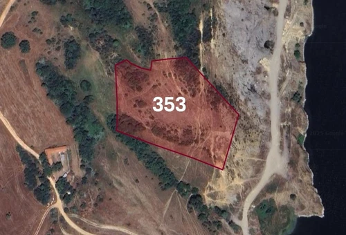 Land for sale in Arnavutköy, Hacımaşlı, suitable for residential + commercial licensing | L353