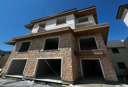 بيكورو فيلالاري أفجلار