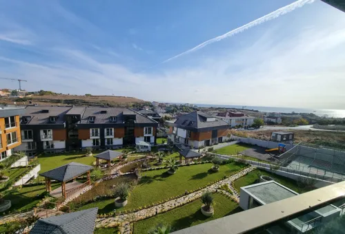 Трехкомнатная квартира с двумя залами в Бейликдюзю Каваклы SH110