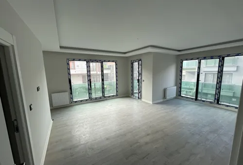 Продается трехкомнатная квартира, SH113