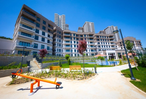 Apartment for Sale: One Bedroom and Living Room in Bahçeşehir, Istanbul | SH260